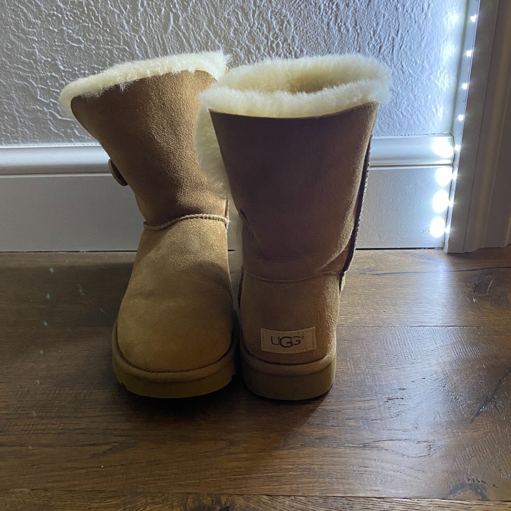 UGG Womens Bailey Button 2